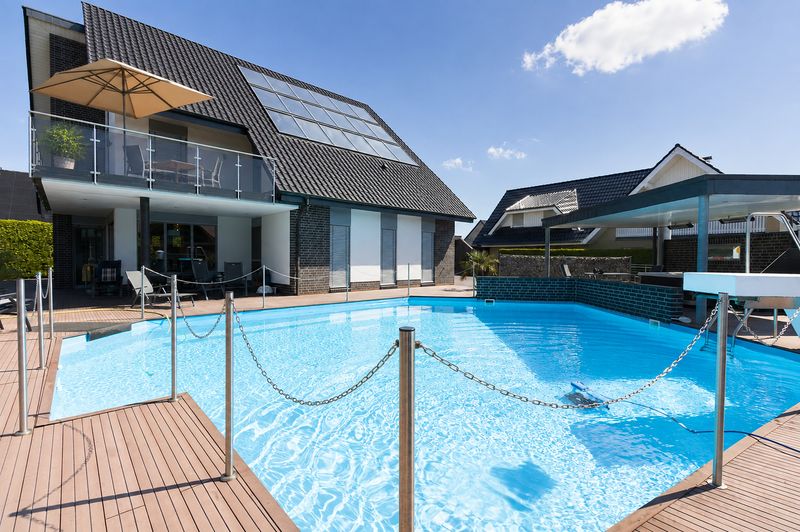 Großzügiges Anwesen mit Spa & Pool,
Verkauf nach Gebot, Mietkauf auf Rentenbasis möglich